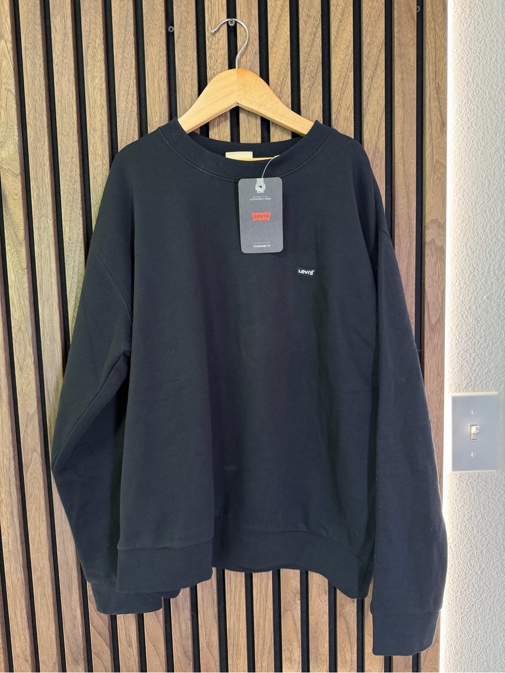 Levi's Super Soft Women's Crewneck Sweatshirt with Embroidered Chest Logo
